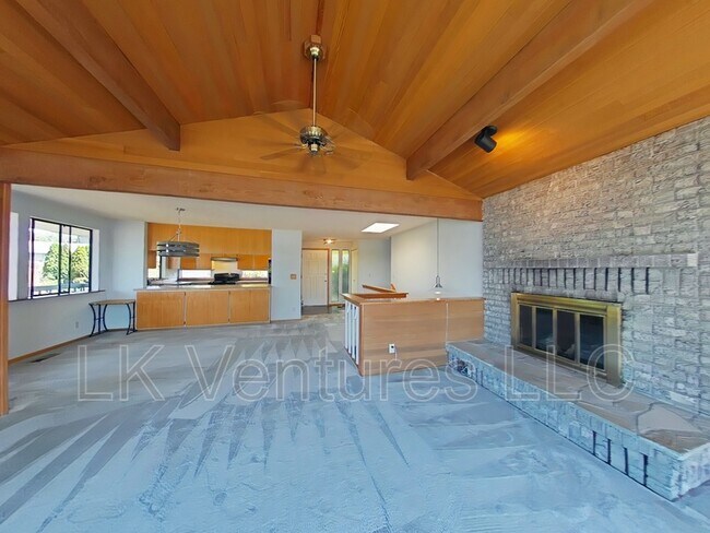 Building Photo - 5046 NW Lakeness Rd