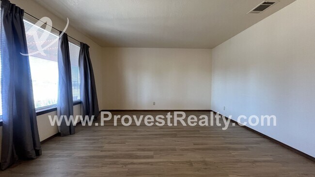 Building Photo - 4 Bed, 3 Bath Apple Valley Home with Pool!!!