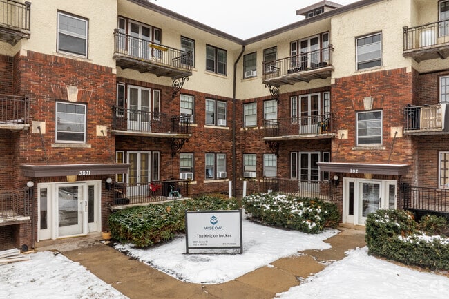 Entrance - Knickerbocker Apartments