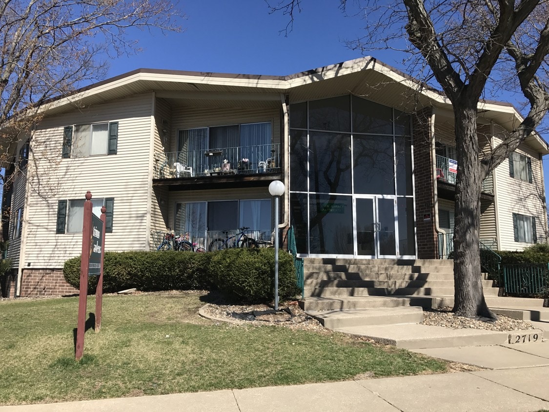 2719 W Reservoir Blvd, Peoria, IL 61615 Apartments in Peoria, IL