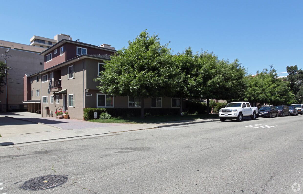 Primary Photo - 46 W 4th Ave