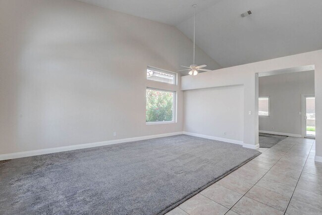 Foto del edificio - 26 Fantasia Ln