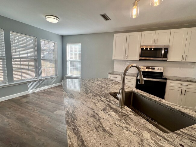 Building Photo - Spacious 4 Bed | 2.5 Bath Home in Apex wit...