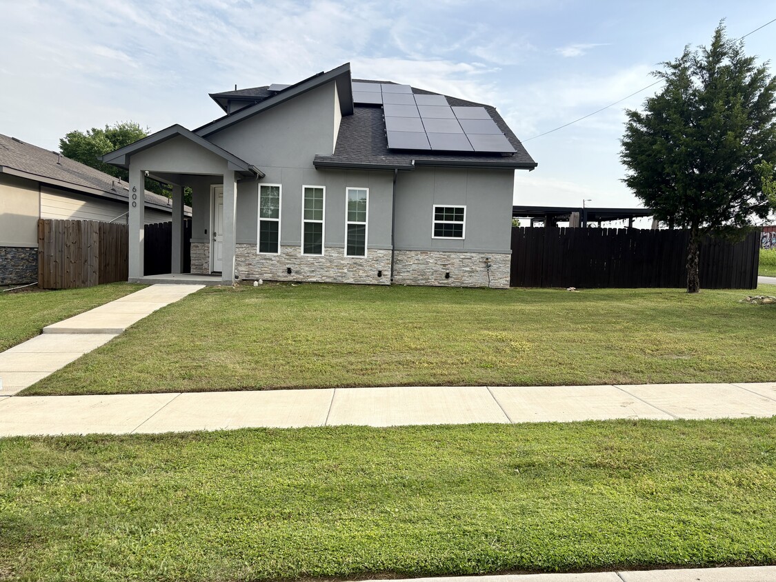 Photo - 600 Atlanta St (Fort Worth, TX)