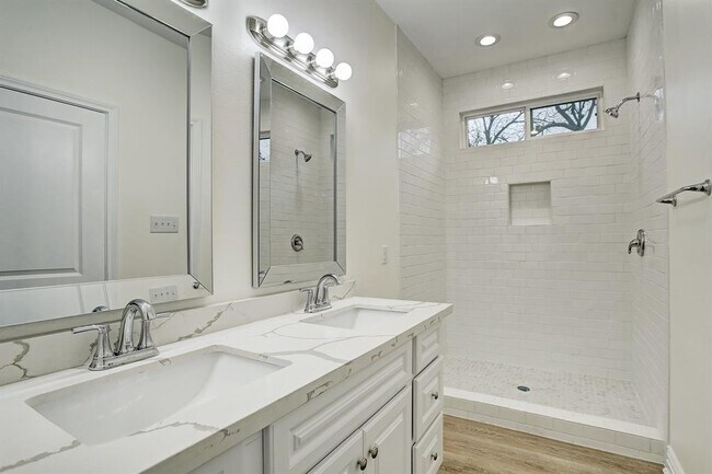 Foto del edificio - 1213 E 32nd St