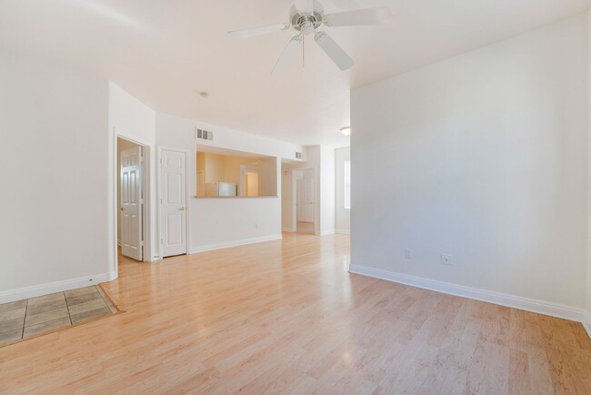 Foto del edificio - Move-in ready 2-bedroom 2-bath condo in th...