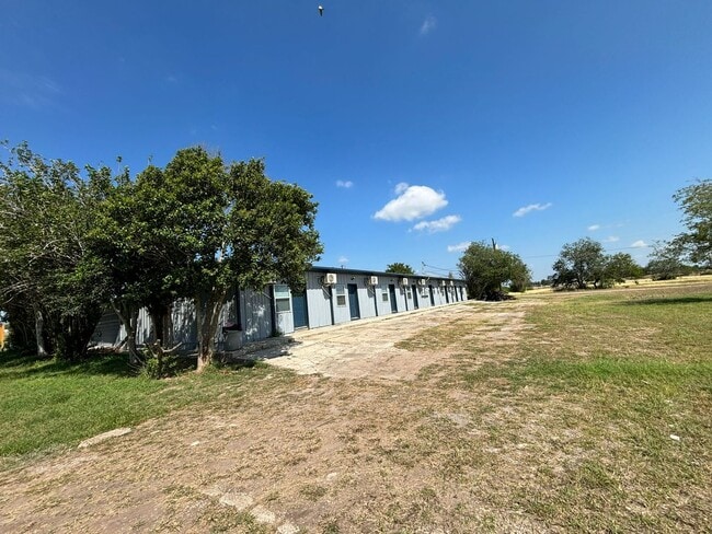 Building Photo - 1627 FM-351-2