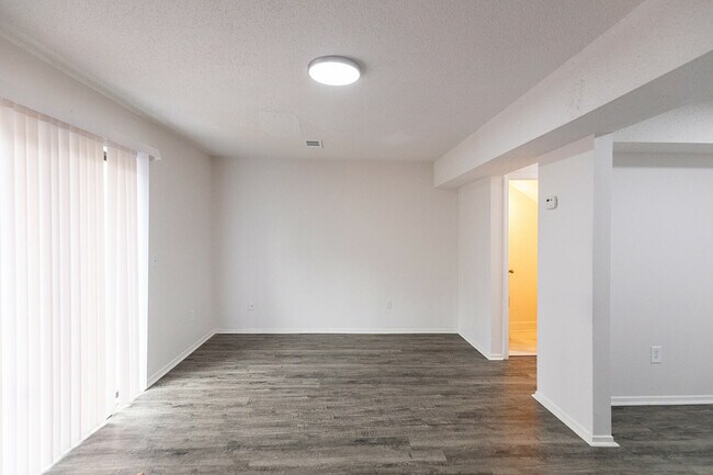 Foto del edificio - 357 Hillandale Rd