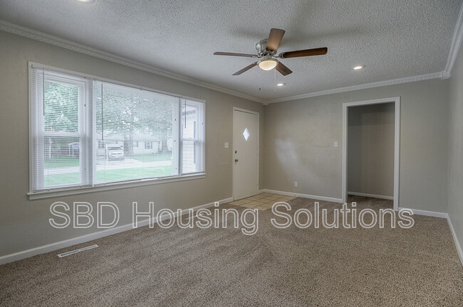 Building Photo - 505 NE 67th Pl