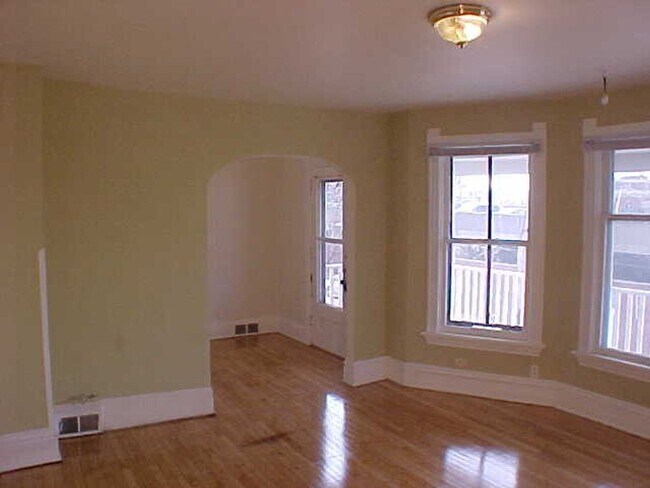 Foto del edificio - 219 E Mifflin St