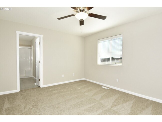 Bedroom Main - 15404 NE 72nd Way
