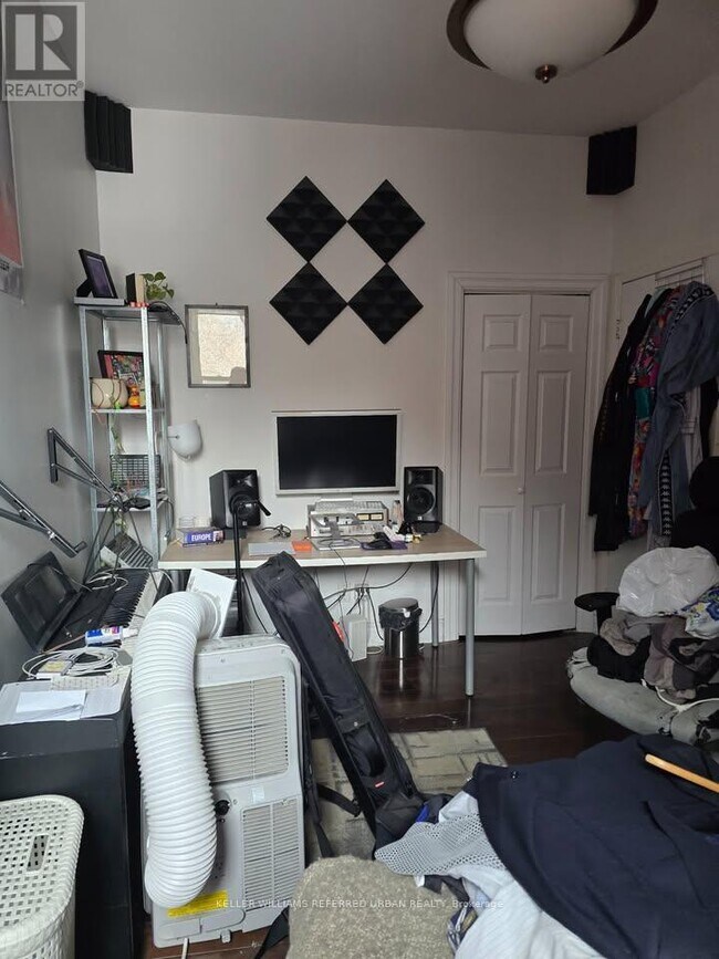 Photo du bâtiment - 18 Palmerston Ave