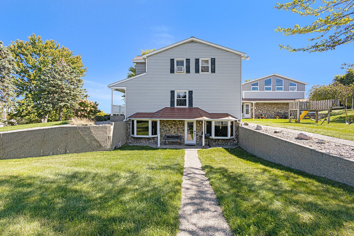 Foto principal - 4200 92nd St SW