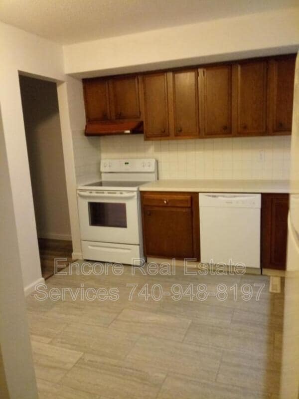 Building Photo - 1740 Oak Ct