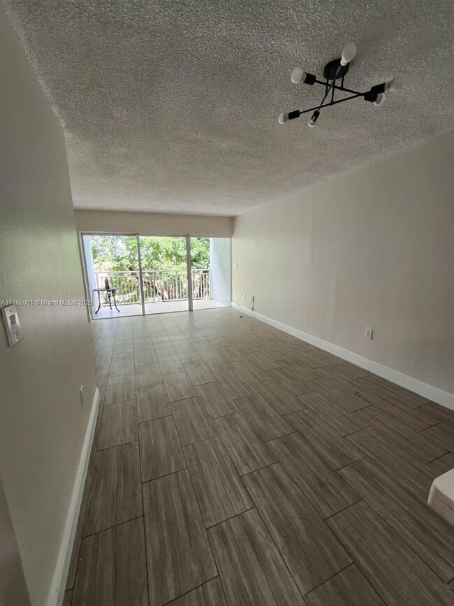 Building Photo - 9375 Fontainebleau Blvd