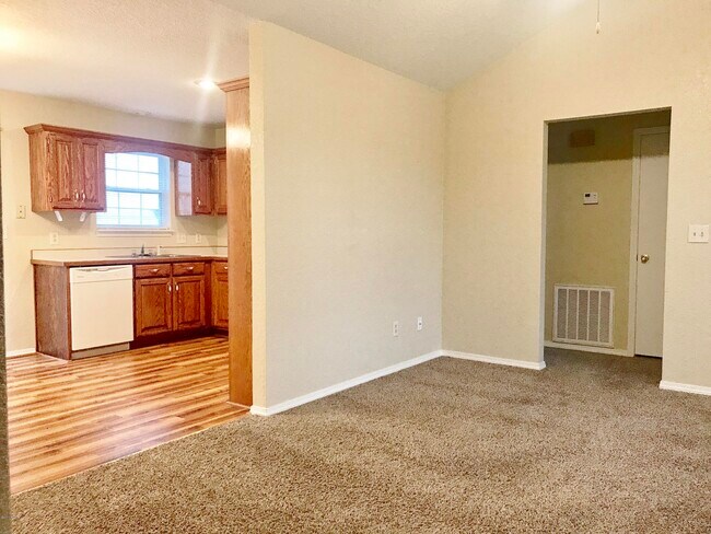Building Photo - 2310 S Willard Ave