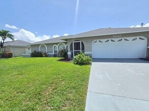 Building Photo - 3027 SW 23rd Ave