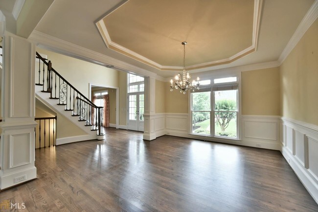 Building Photo - 615 Greenview Terrace