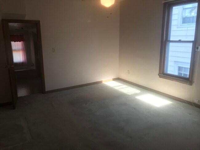 master bedroom - 1340 Belmont St