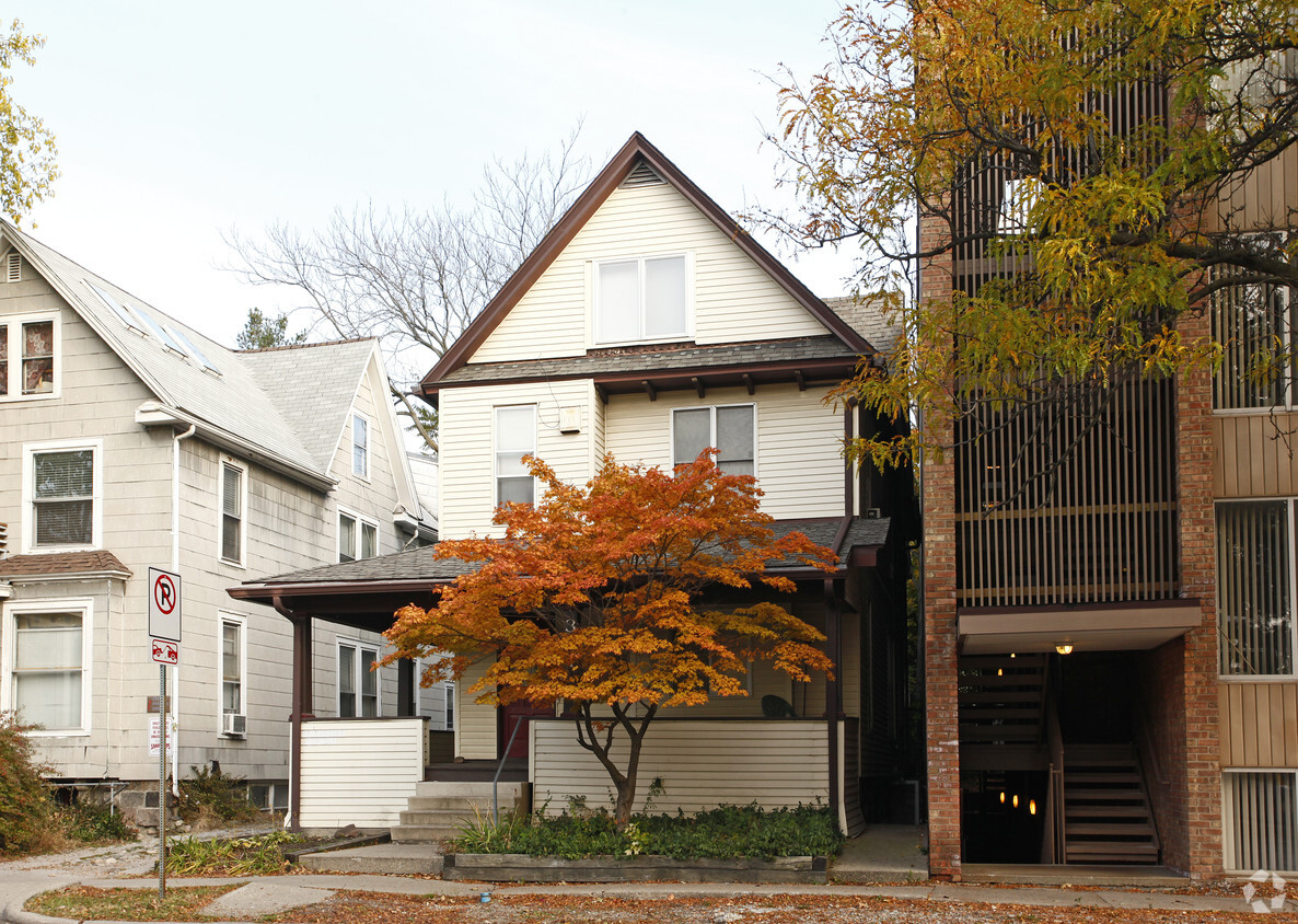 Building Photo - 311 S Division St