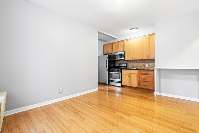 Foto del edificio - 118 Corbin Ave