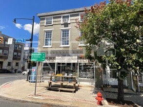 Building Photo - 2 E King St