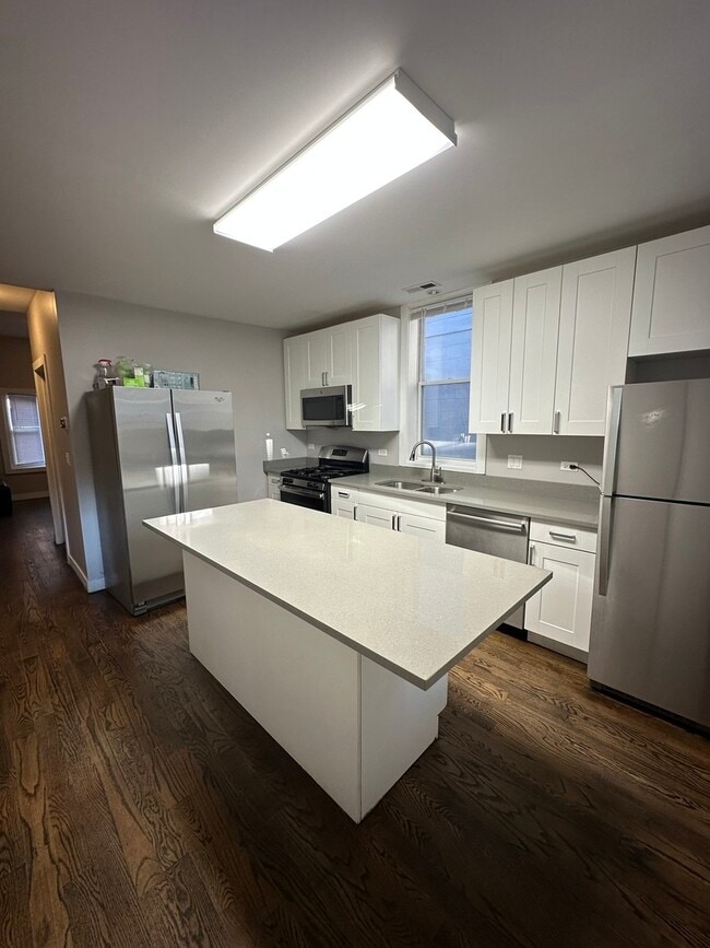 Foto del edificio - 1332 N Western Ave
