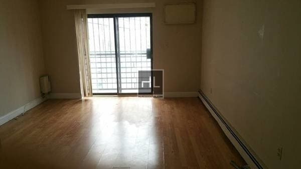 Foto principal - 5601 Roosevelt Ave