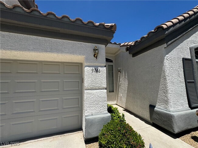 Foto del edificio - 9746 Glittering Star Ave