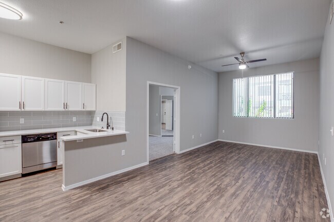 2BR, 2BA - 903 SF - Ascent North Scottsdale