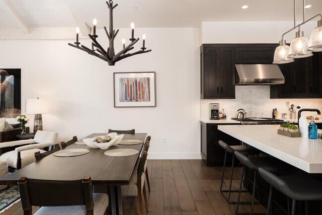 Foto del edificio - 12 Wildwood Rd W