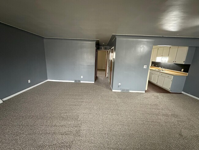 Building Photo - 3974 Berkshire Ave