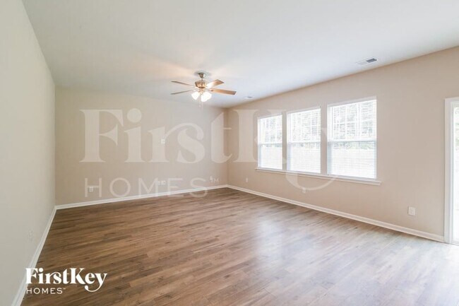 Foto del edificio - 144 Daniels Creek Cir