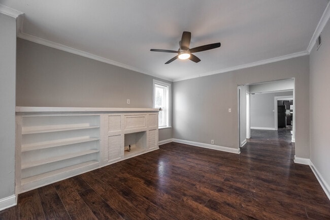 Building Photo - 6300 N Oakley Ave