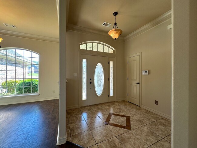 Building Photo - *MOVE-IN SPECIAL* Beautiful home on a cul-...