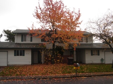 Foto del edificio - 22614-22642 NE Schuyler St