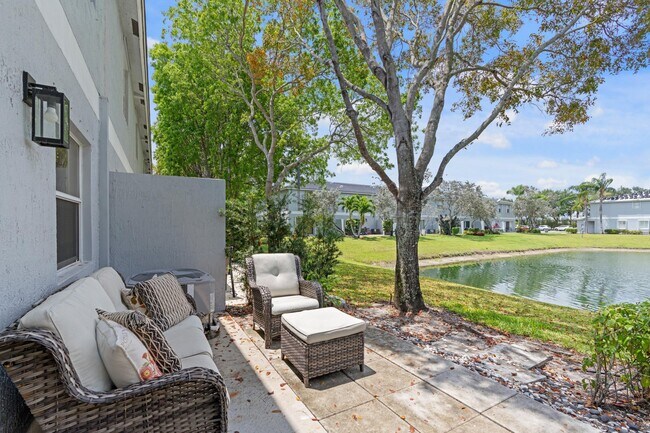 Building Photo - 16147 Sierra Palms Dr