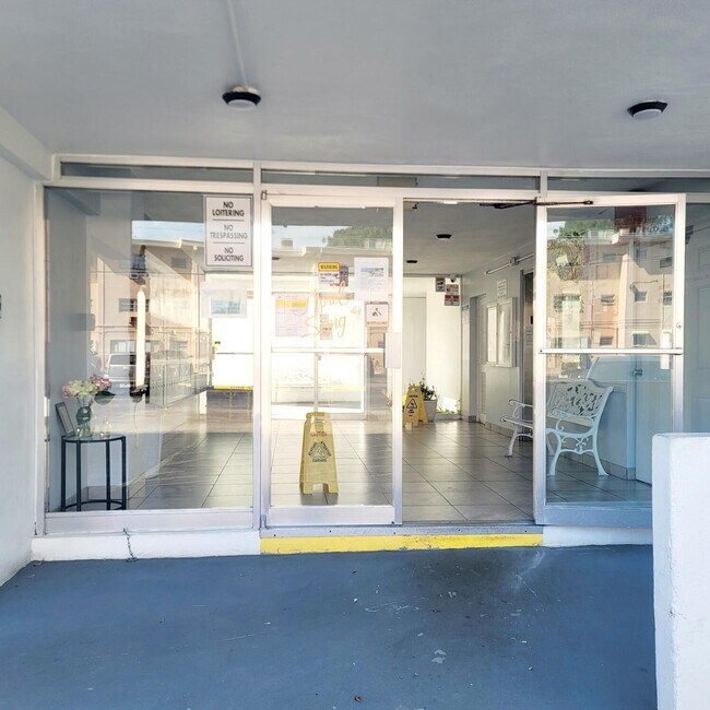 Building Photo - 1333 E Hallandale Beach Blvd