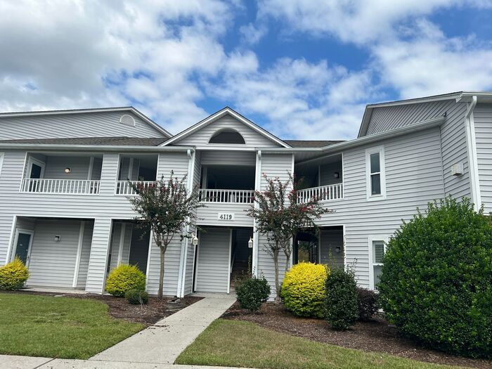 Foto principal - Breezewood Condo, 2 Brd/2bath, center of W...