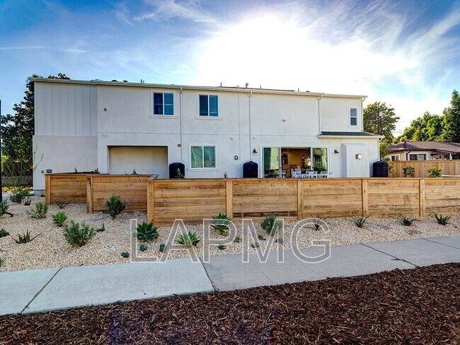 Building Photo - 5600 W 78th St