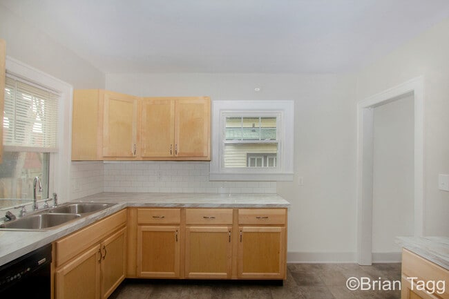 Building Photo - 77 Baylis St SW