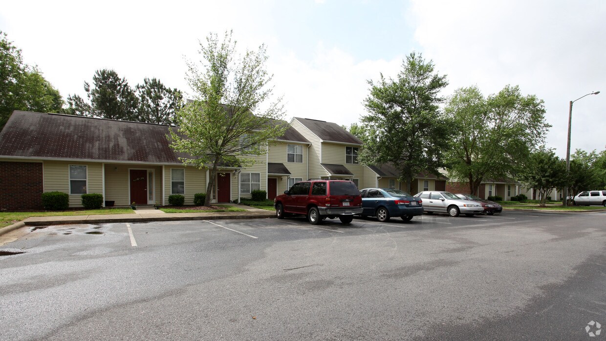 Maple Ridge Apartments Apartments in Holly Springs, NC