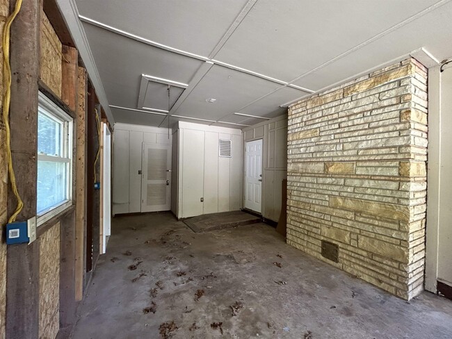 Building Photo - 93 Cochise Rd