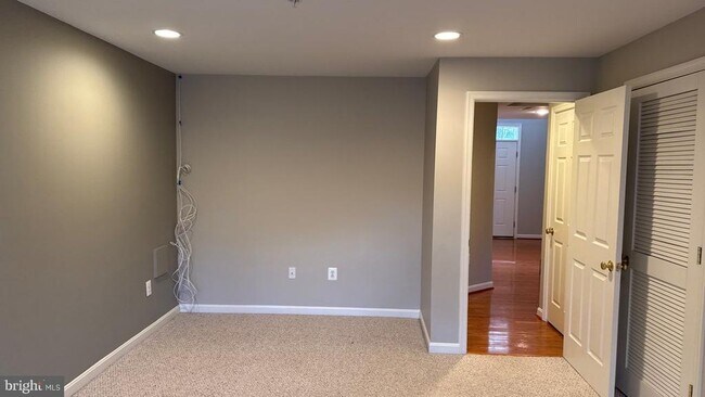 Foto del edificio - 8890 Montjoy Pl