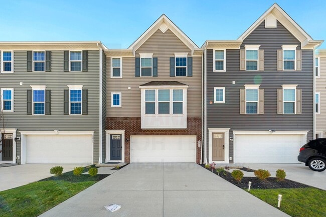 Building Photo - Stunning 3 Bed 2.5 Bath Townhome COMING SOON