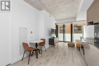 Building Photo - 161 Roehampton Ave