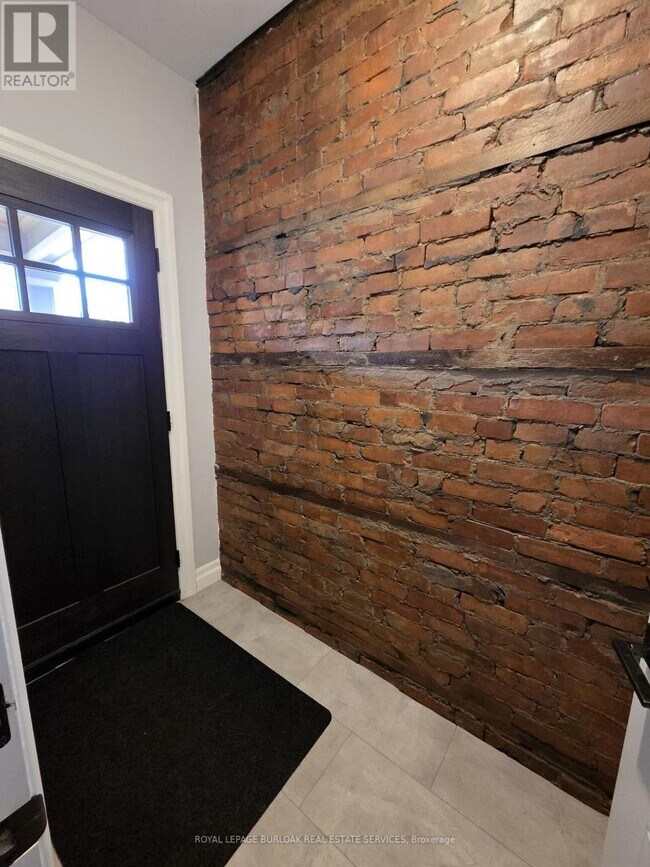 Photo du bâtiment - 81 Gage Ave S