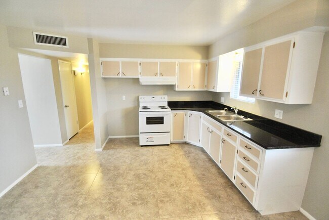 Foto del edificio - 15225 N 25th Pl