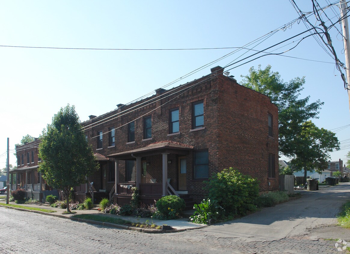 Foto del edificio - 151-157 Detroit Ave