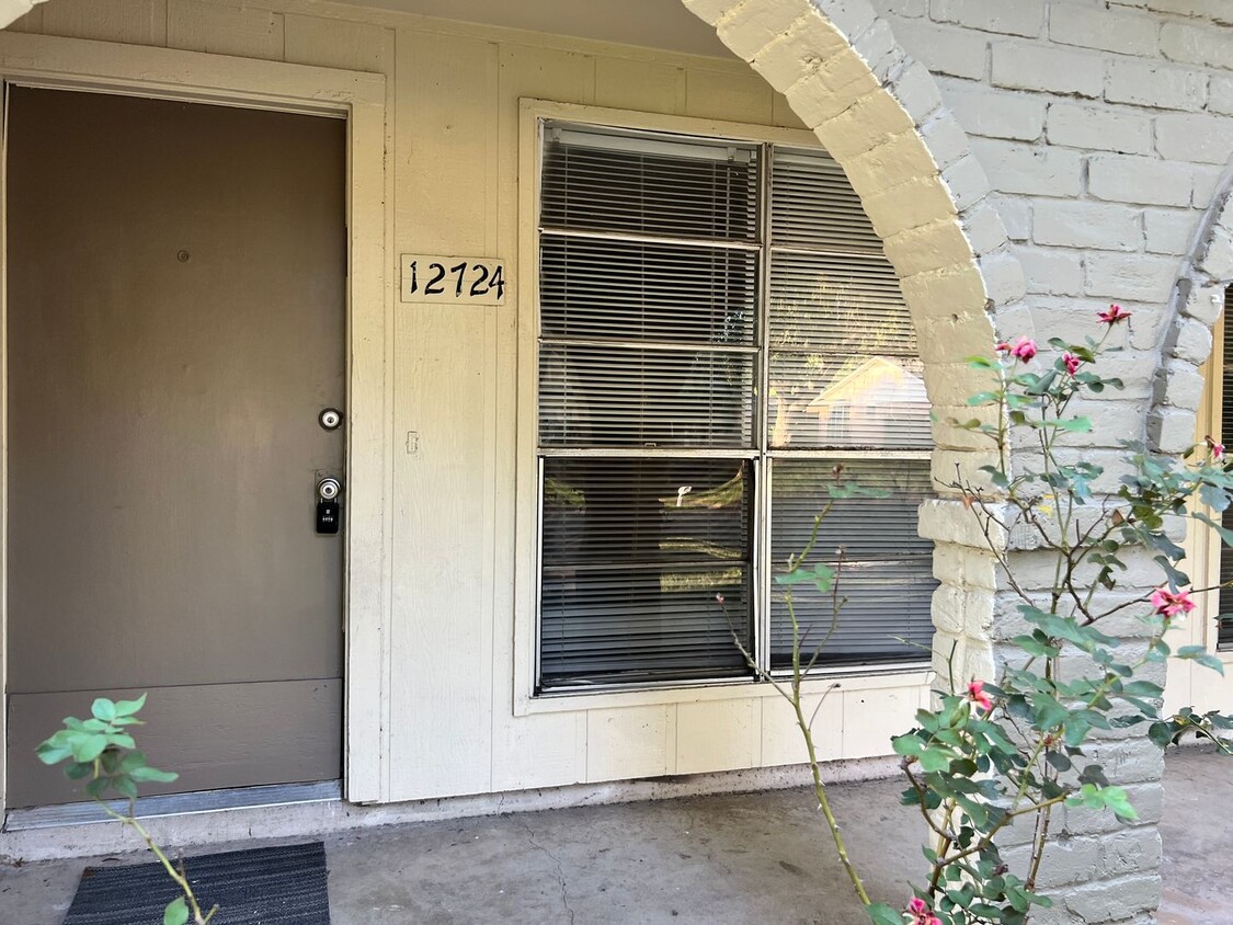 Foto principal - Duplex in Southwest Houston with Spacious ...